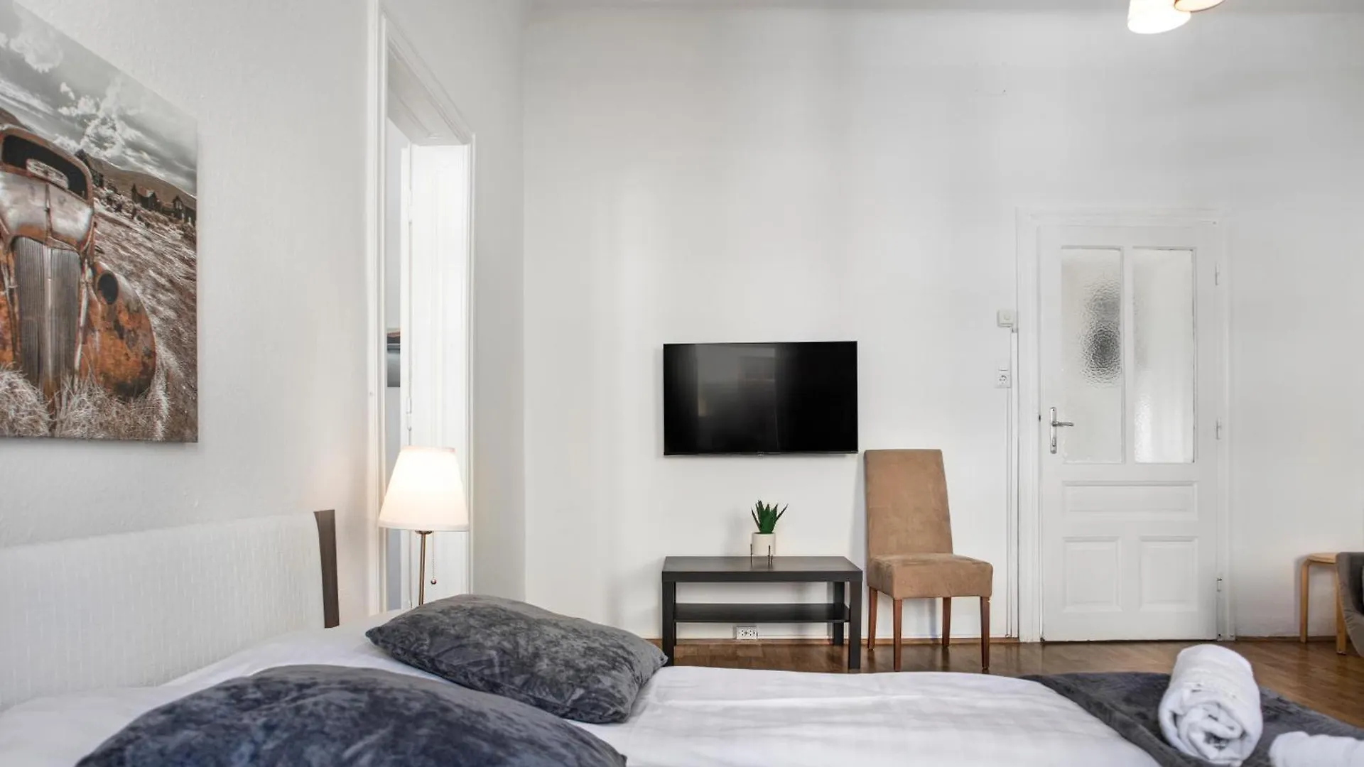 Comfy 2Br Apartment Near Downtown For Longstays Vienna