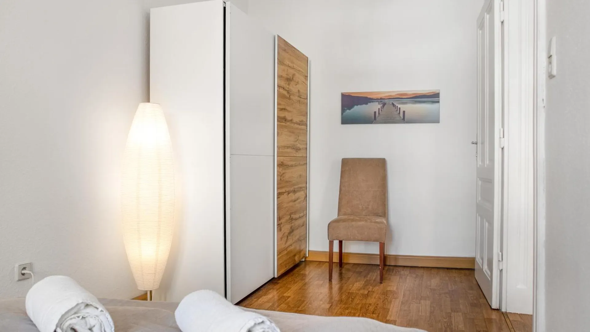 Comfy 2Br Apartment Near Downtown For Longstays Vienna